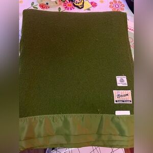 Dream Pure virgin wool olive green with satin trim made in Canada 79x96